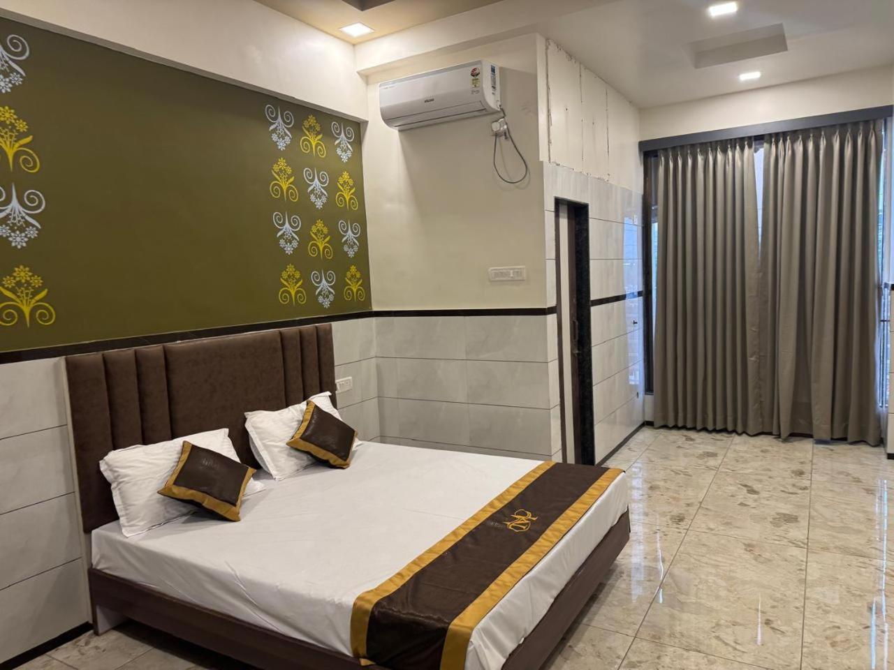 Majestic Inn Vasai Luaran gambar