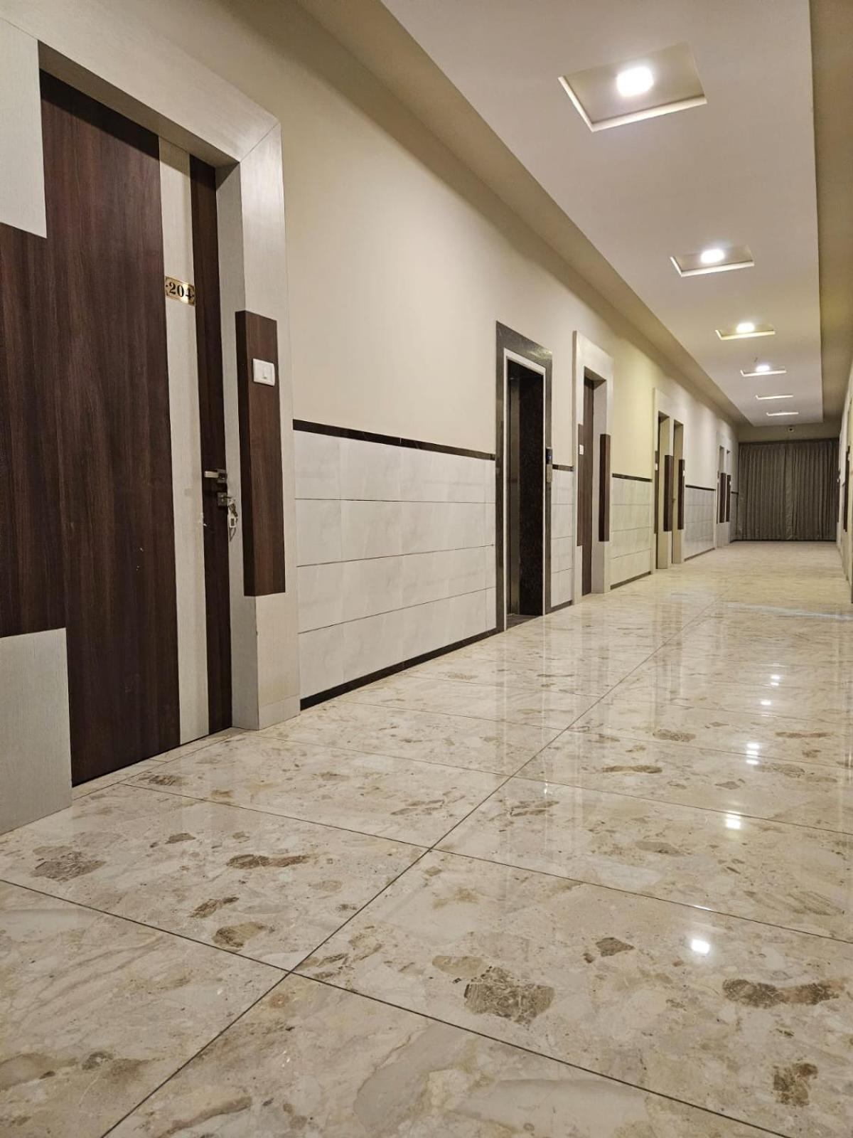 Majestic Inn Vasai Luaran gambar